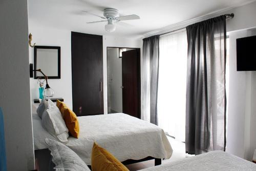 Hostal Suites Ciento 37