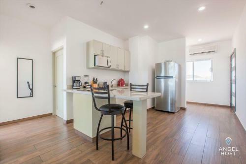 7th-floor Condo With Incredible Ocean View & 2 Pools Onsite