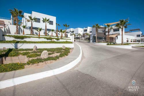 7th-floor Condo With Incredible Ocean View & 2 Pools Onsite