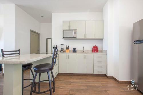 7th-floor Condo With Incredible Ocean View & 2 Pools Onsite