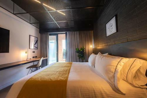Fulton Business Luxury Hotel