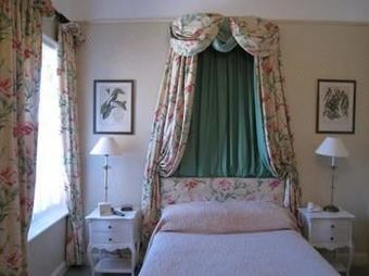 The Golden Fleece Hotel