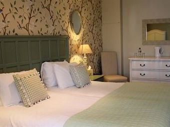 The Golden Fleece Hotel