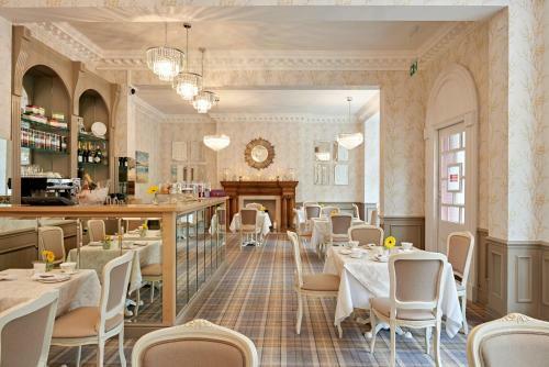 The Regency Corus Hotel
