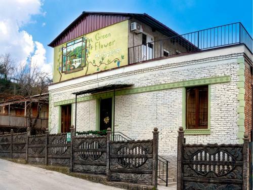 Green Flower Hotel