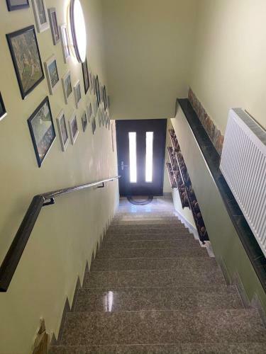 Bed & Breakfast Art Hole