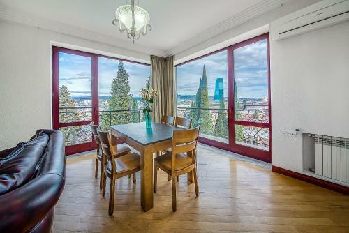The Views Apartment
