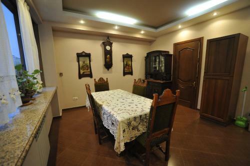 Apartment On Gia Chanturia Str 5