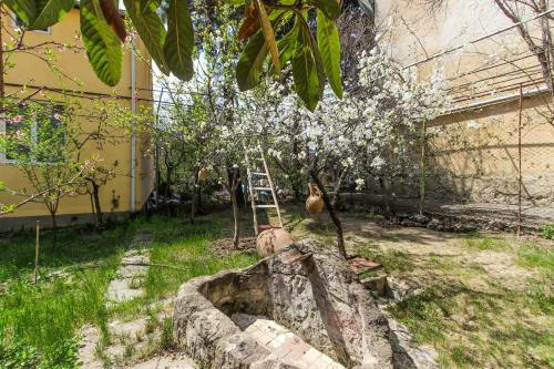 Apartment Gardens 44