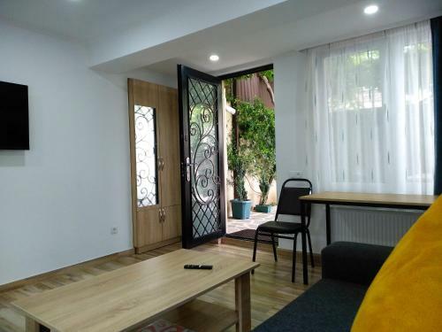 Old City Lg Apartment