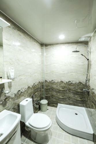 Hotel S.r