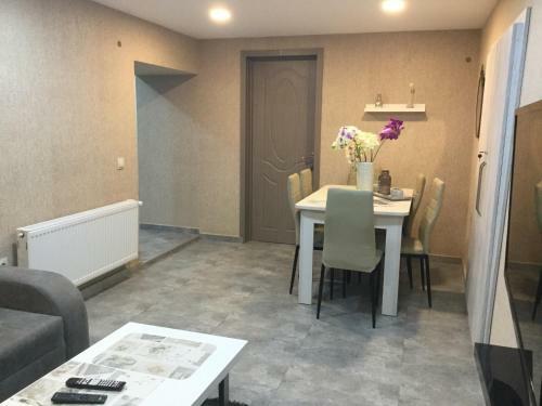 Apartment White Orchid