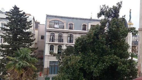 Apartment On Baratashvili Street