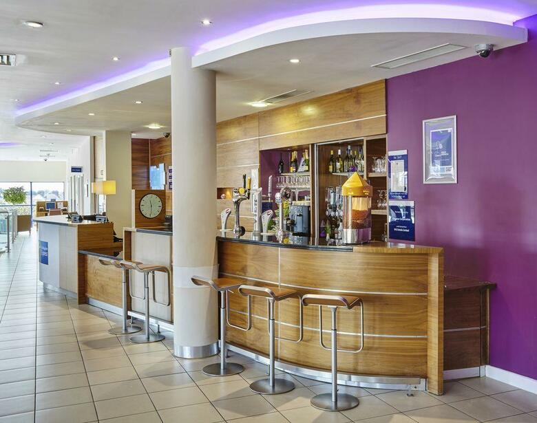 Hotel Holiday Inn Express London - Newbury Park