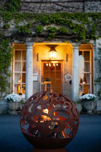 Burleigh Court Hotel