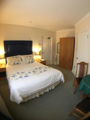 Hostal Charles House