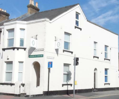 Hostal Charles House