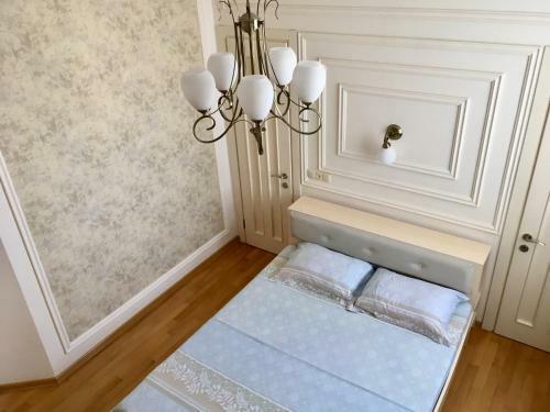 Light Apartment On Rustaveli Avenue
