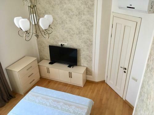 Light Apartment On Rustaveli Avenue