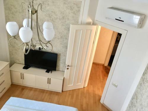 Light Apartment On Rustaveli Avenue