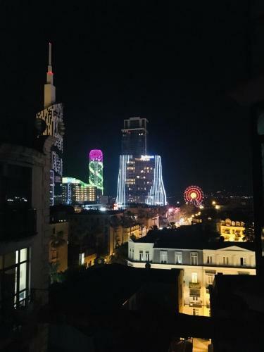 Light Apartment On Rustaveli Avenue
