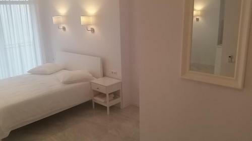 Sea-view Beluga & Dolphin Luxury Hotel Apartments