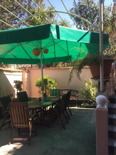 Hostal Nikas Guest House
