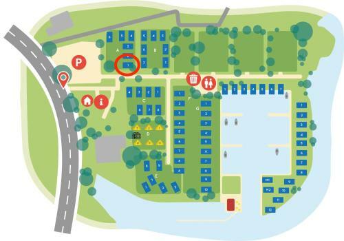 Modern Tiny House Op Rustig Watersportpark
