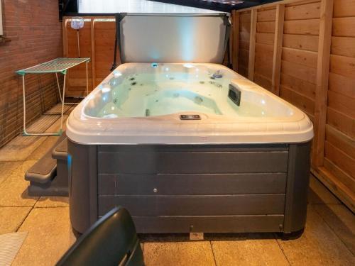 Inviting Bungalow In Epe With Hot Tub