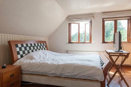 Master Bedroom With Separate Kitchen & Office In Villa Near Tue And Centre