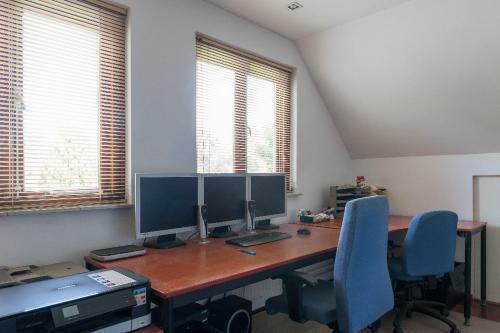 Master Bedroom With Separate Kitchen & Office In Villa Near Tue And Centre