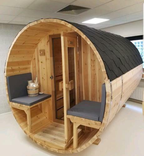 The Green Hills Wellness Met Hottub & Sauna