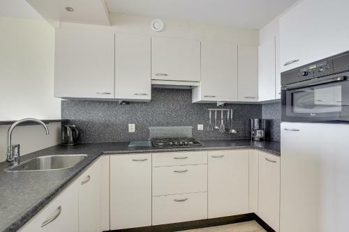 Apartamento de Trintel Op 1e Verdieping Met Ruim Terras En Zeezicht