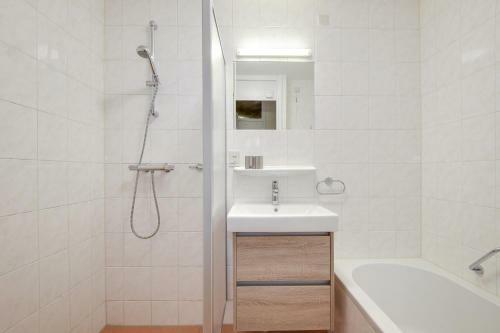 Apartamento de Trintel Op 1e Verdieping Met Ruim Terras En Zeezicht