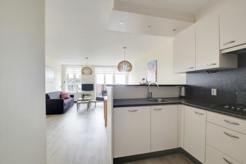Apartamento de Trintel Op 1e Verdieping Met Ruim Terras En Zeezicht