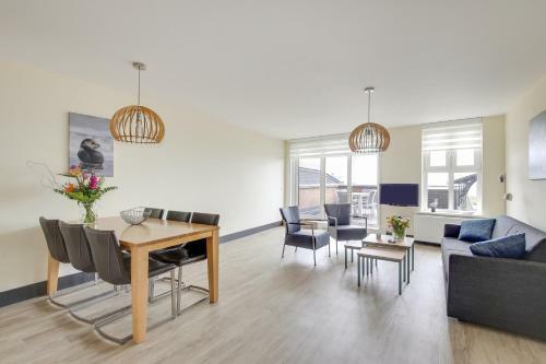 Apartamento de Trintel Op 1e Verdieping Met Ruim Terras En Zeezicht