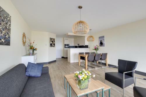 Apartamento de Trintel Op 1e Verdieping Met Ruim Terras En Zeezicht