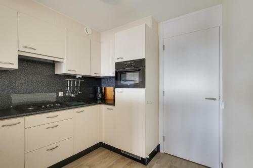 Apartamento de Trintel Op 1e Verdieping Met Ruim Terras En Zeezicht