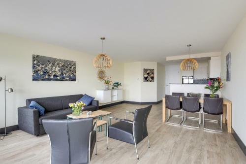 Apartamento de Trintel Op 1e Verdieping Met Ruim Terras En Zeezicht