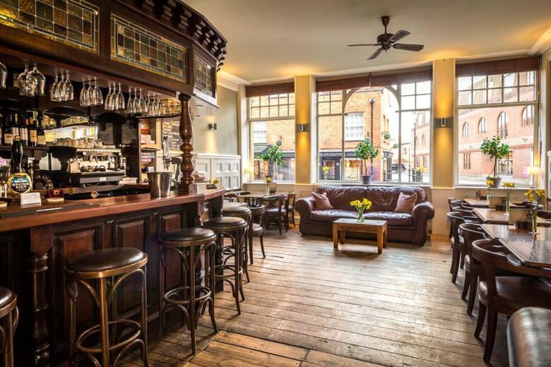 The Christopher Hotel Bar And Grill