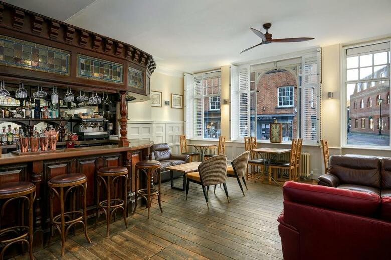 The Christopher Hotel Bar And Grill