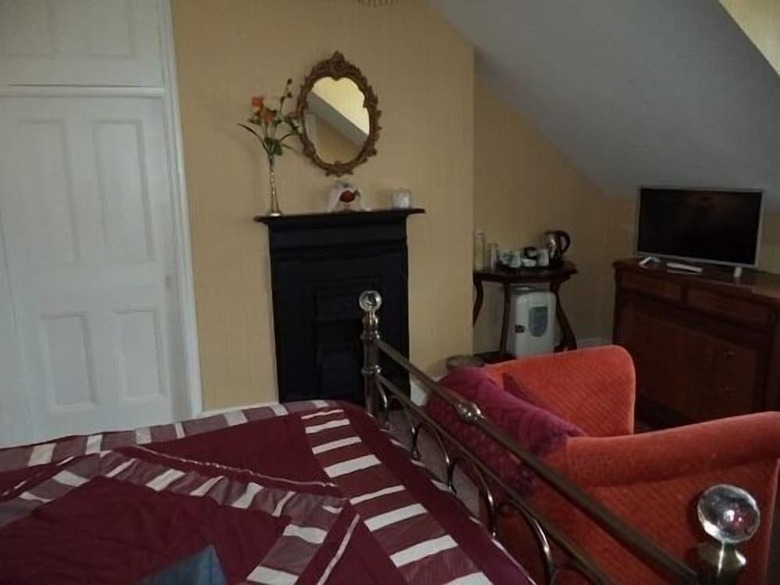 Hostal Britten House