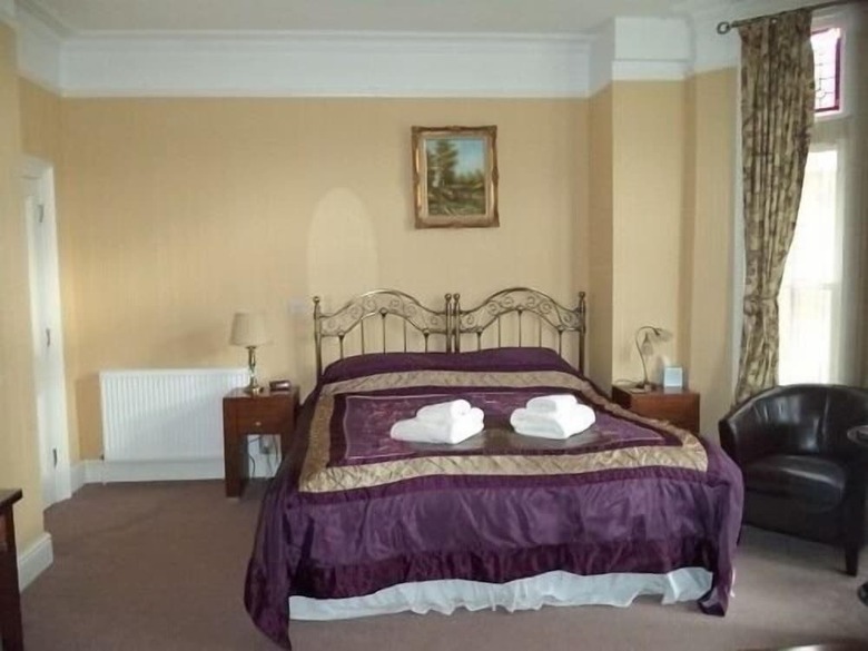 Hostal Britten House