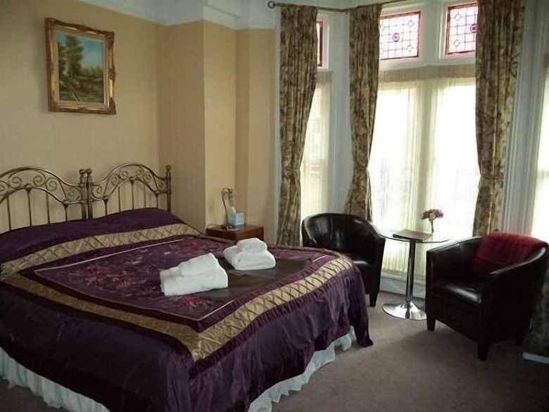 Hostal Britten House