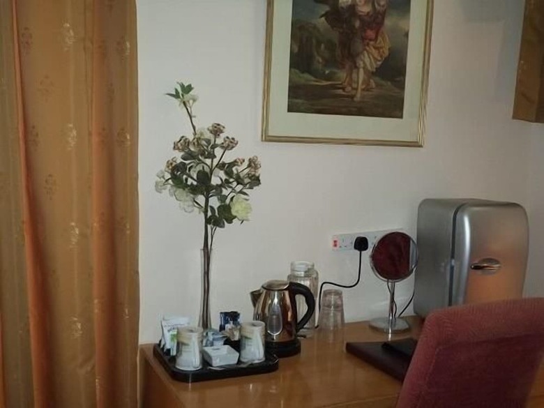 Hostal Britten House