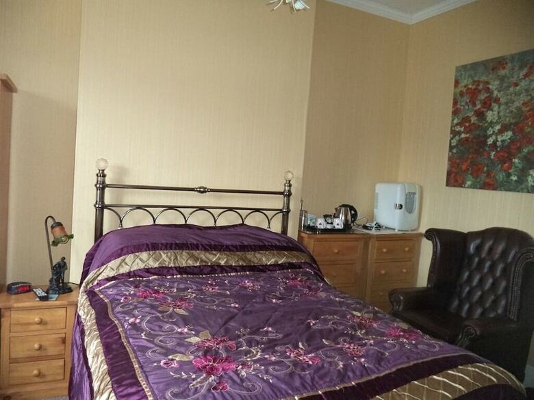 Hostal Britten House