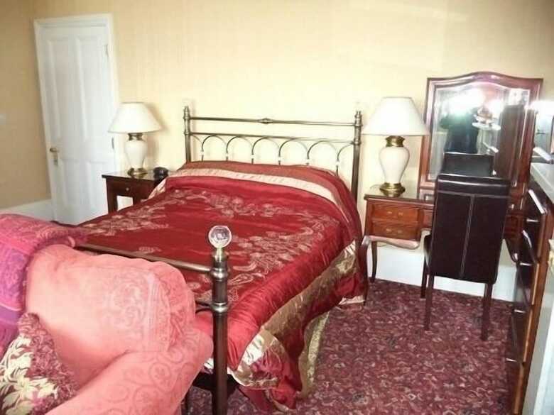 Hostal Britten House