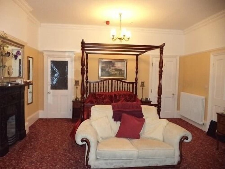 Hostal Britten House
