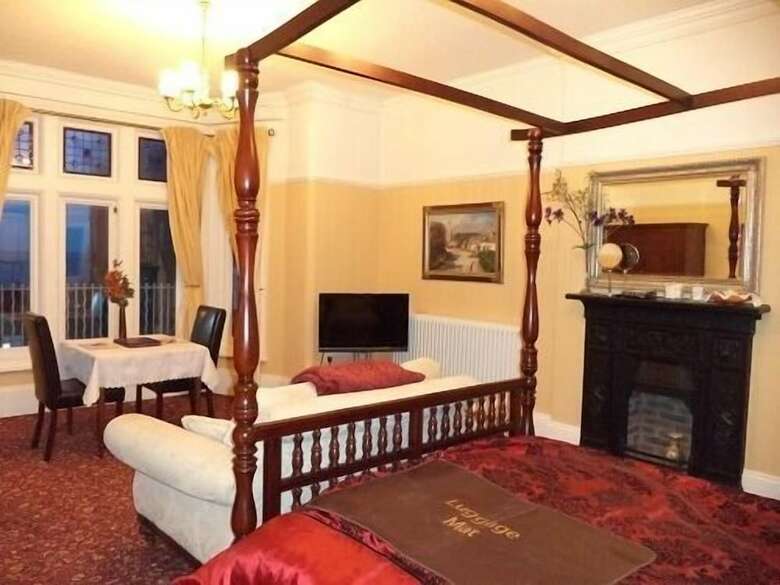 Hostal Britten House