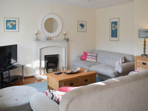61 Longstone Close